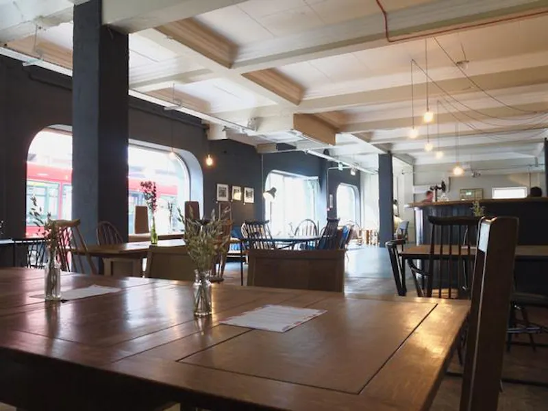Bar at Film location R802 in London (photo 2)