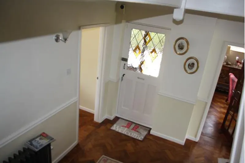Entrance hall at Film location D2267 in Hertfordshire (photo 2)
