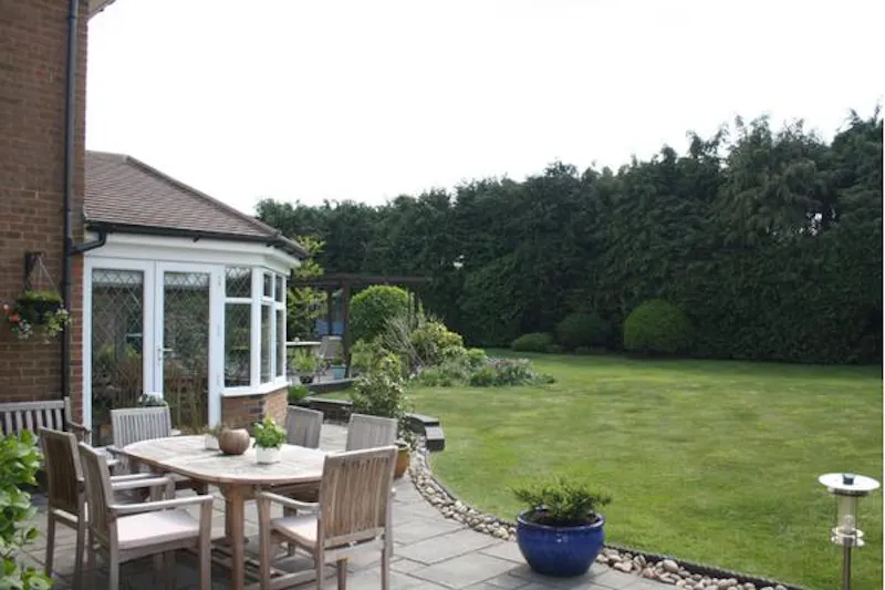 Terrace/Patio at Film location D2267 in Hertfordshire (photo 6)