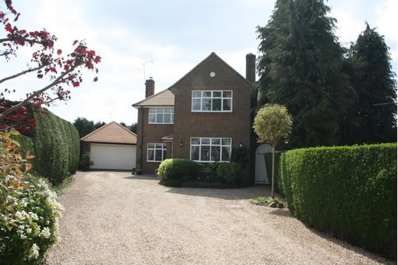 Driveway at Film location D2267 in Hertfordshire (photo 14)