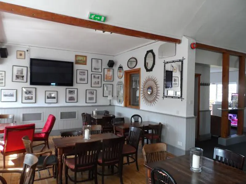 Dining room at Victorian sports club in Brentham, Q118 (photo 4)