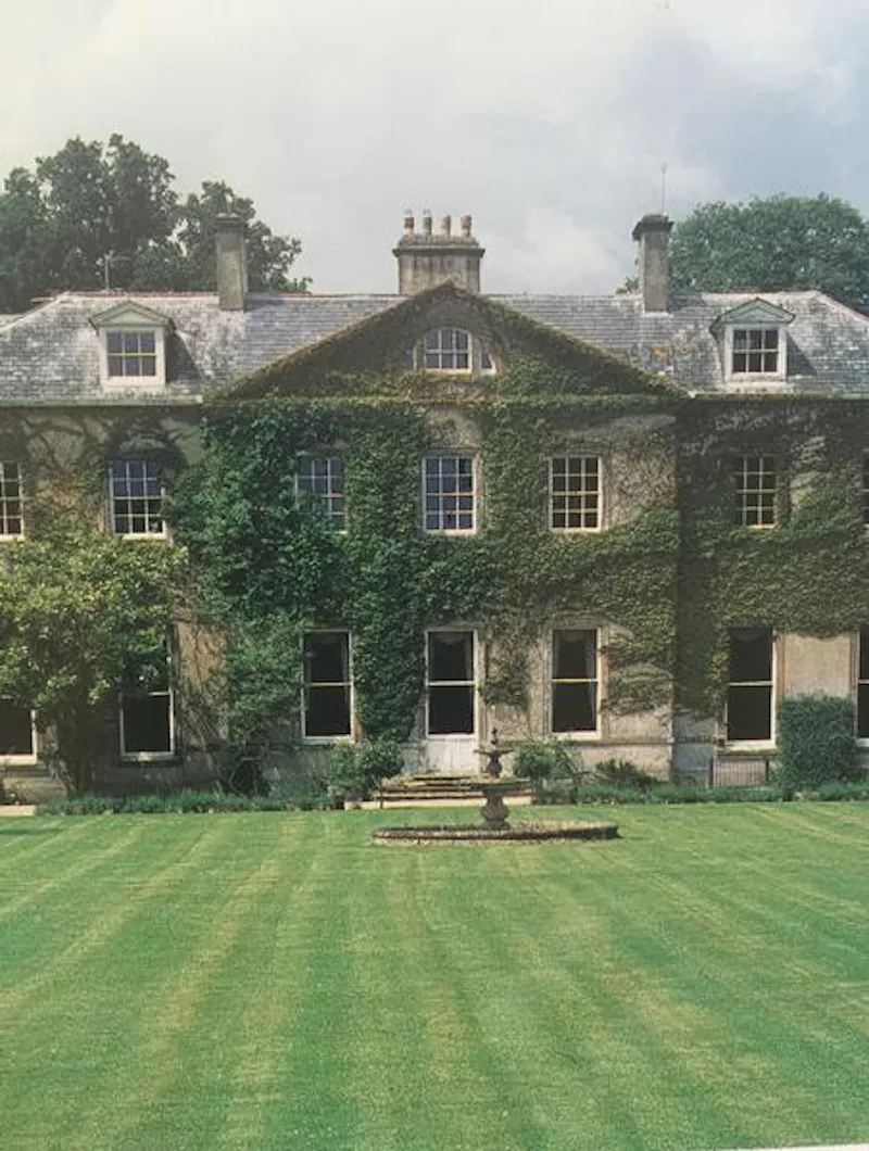 Gothic Georgian house in Yeovil, G293 (photo 1)