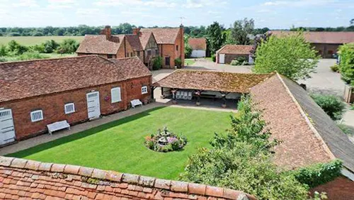 Medieval manor and barns in Bray, M295