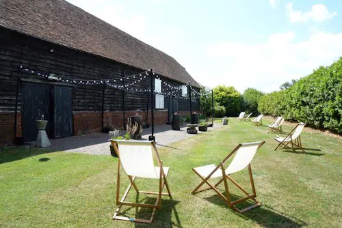 Medieval manor and barns in Bray, M295