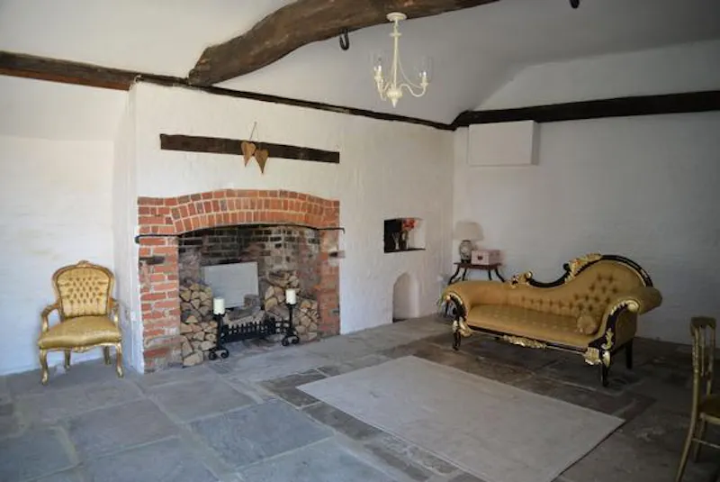 Living Room at Medieval manor and barns in Bray, M295 (photo 15)