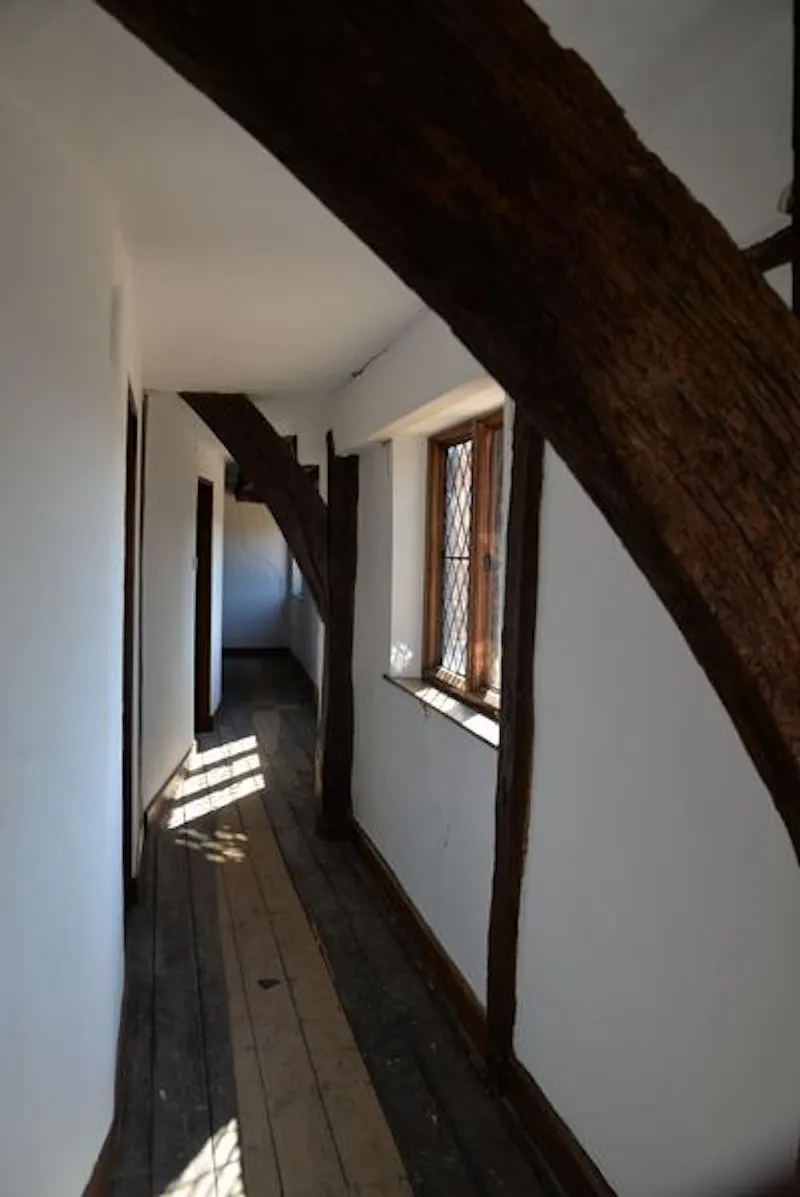Medieval manor and barns in Bray, M295 (photo 20)