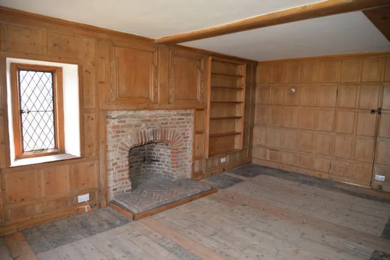 Panelling at Medieval manor and barns in Bray, M295 (photo 14)