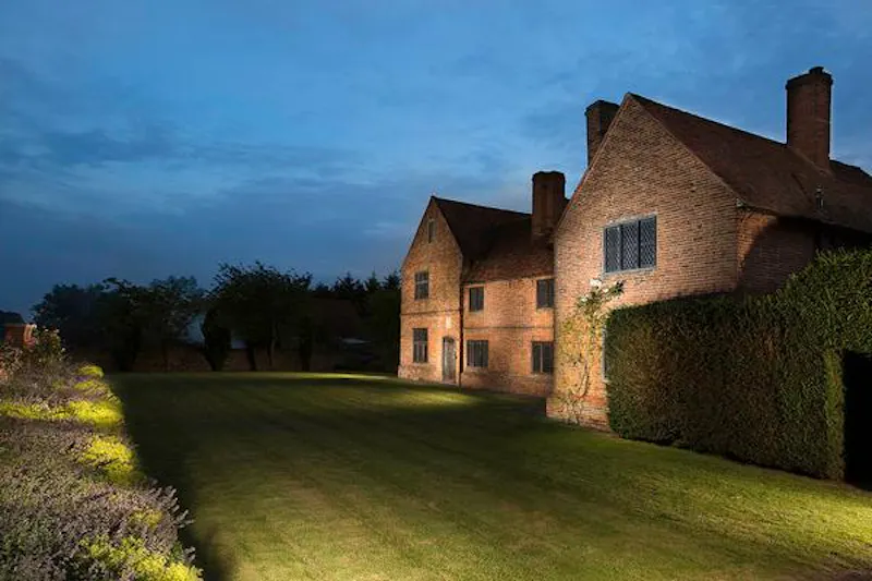 Medieval manor and barns in Bray, M295 (photo 11)