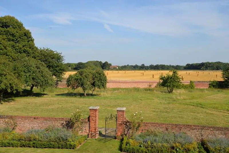 Views - country at Medieval manor and barns in Bray, M295 (photo 25)