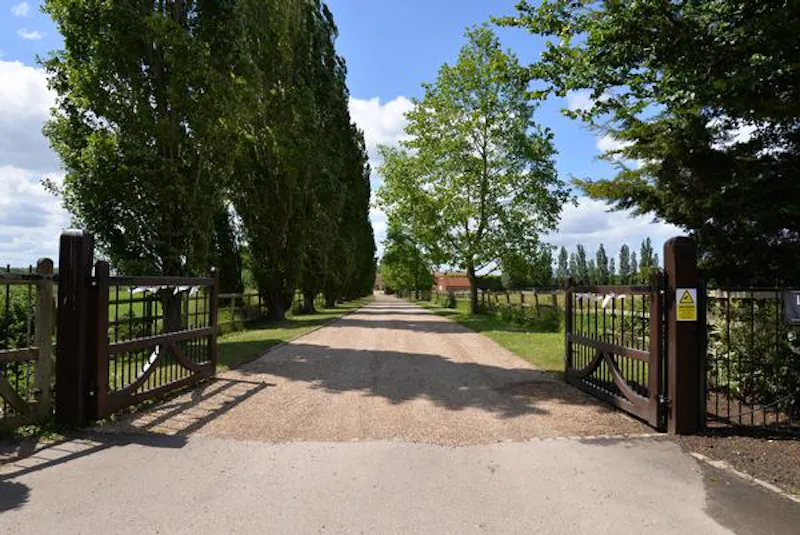 Driveway at Medieval manor and barns in Bray, M295 (photo 31)