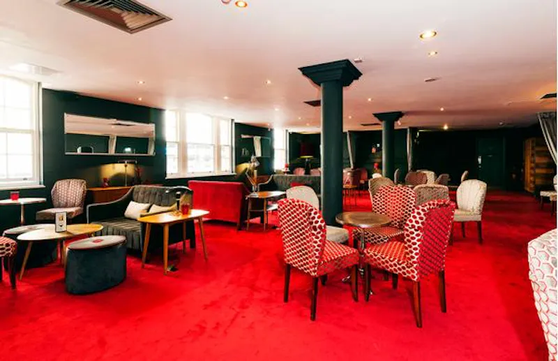 Bar at Film location P593 in London (photo 16)