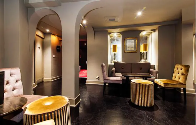Opulent Embankment theatre, P594 (photo 22)