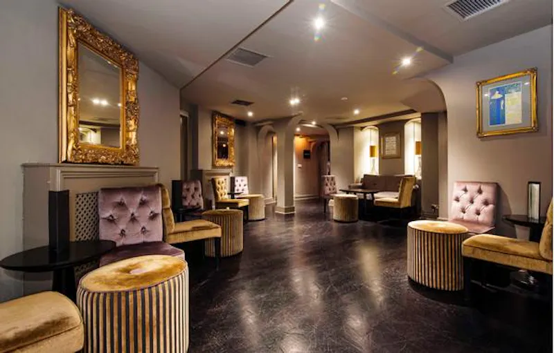 Bar at Opulent Embankment theatre, P594 (photo 23)