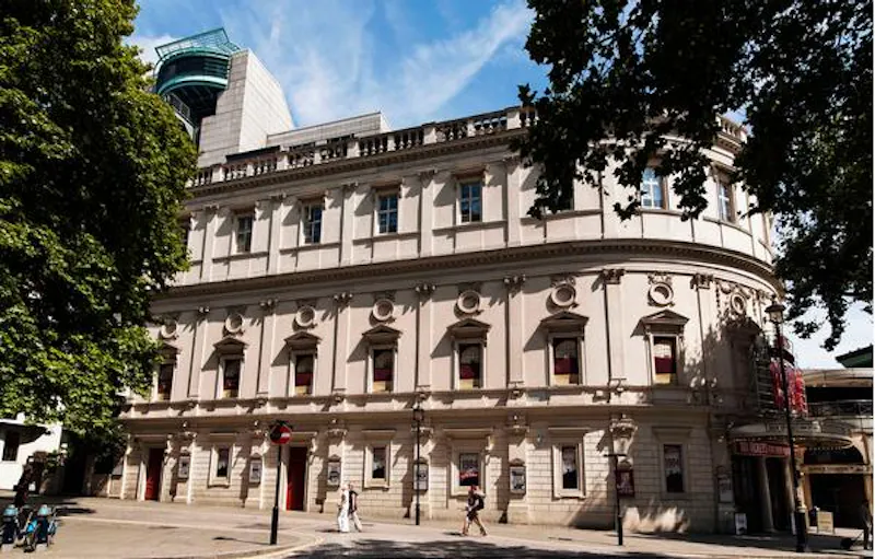 Opulent Embankment theatre, P594 (photo 33)