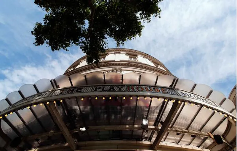 Opulent Embankment theatre, P594 (photo 40)