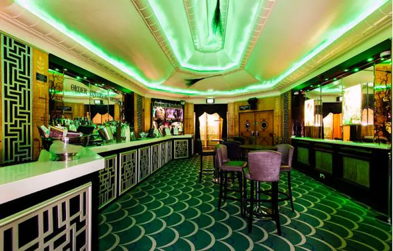 Bar at Film location P595 in London (photo 16)