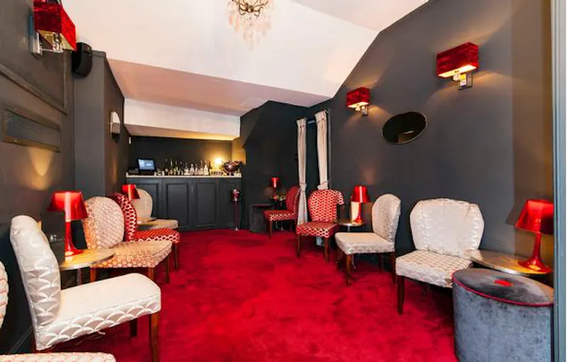 Bar at Film location P595 in London (photo 18)