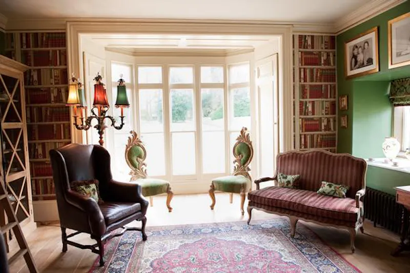 Drawing room at Northamptonshire manor house, H177 (photo 9)