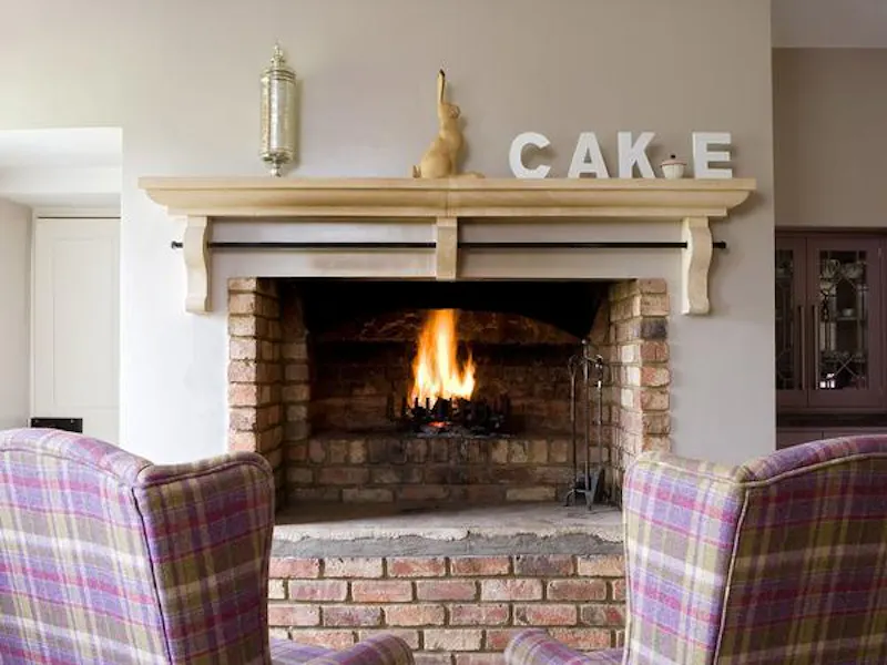 Fireplace at Northamptonshire manor house, H177 (photo 6)