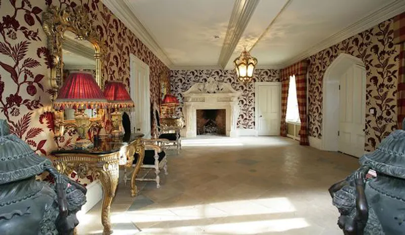 Fireplace at Northamptonshire manor house, H177 (photo 11)