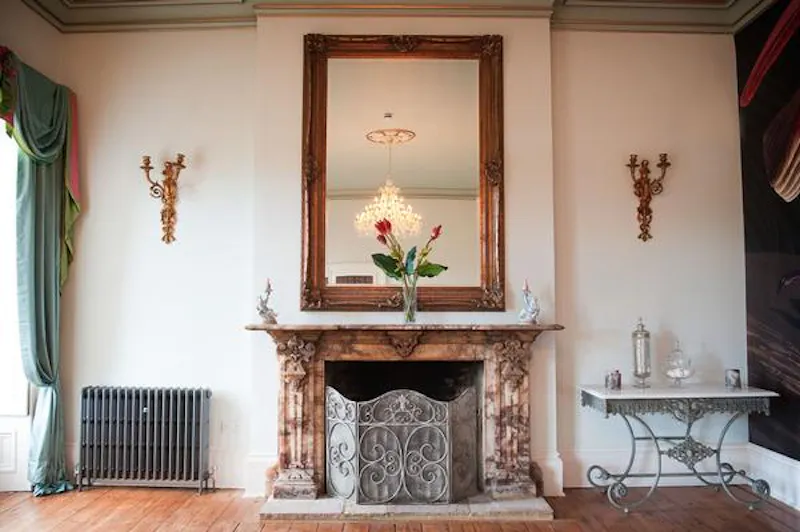 Fireplace at Northamptonshire manor house, H177 (photo 8)