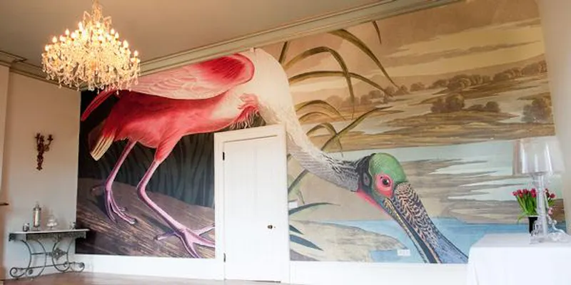 Wallpaper at Northamptonshire manor house, H177 (photo 12)