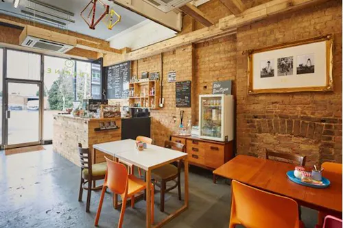 Bike-shop cafe in Winchmore Hill, R805