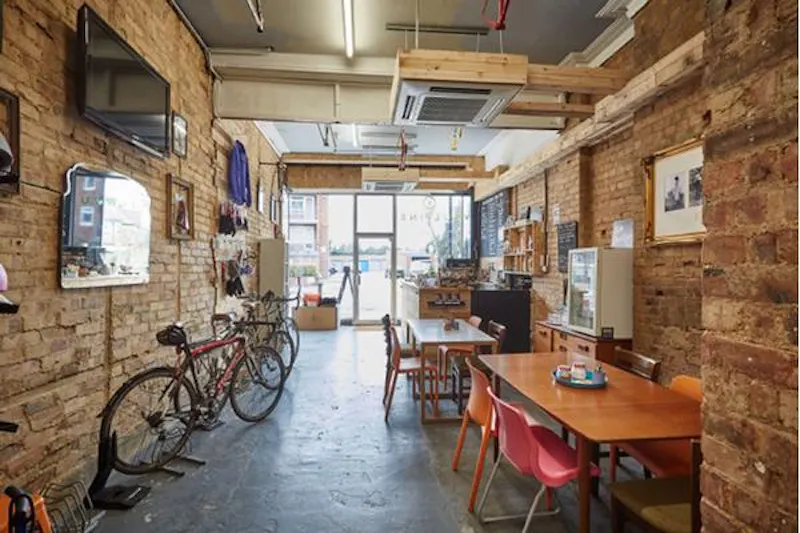 Bike-shop cafe in Winchmore Hill, R805 (photo 4)