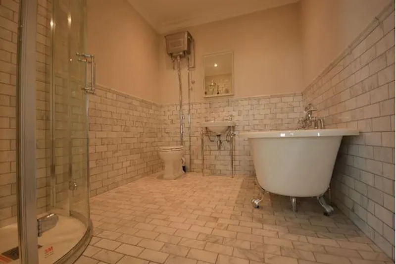 Bathroom at Stunning sea-front apartment, F1114 (photo 10)