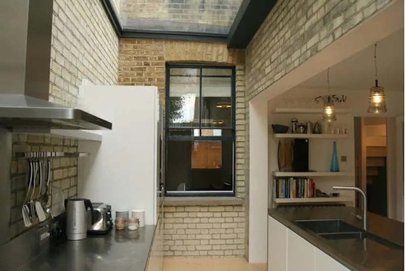 Beautiful Bow house, B1731 (photo 3)