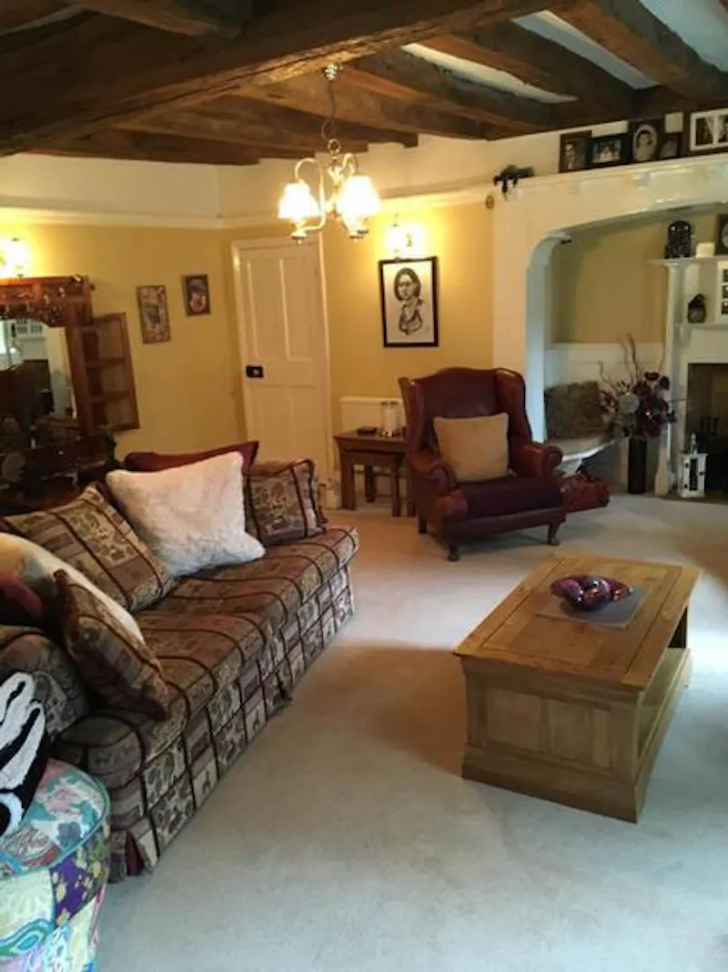 Living Room at Traditional Gravesend manor , M296 (photo 8)