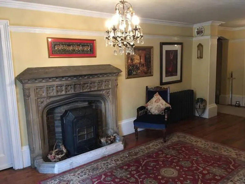Fireplace at Traditional Gravesend manor , M296 (photo 18)