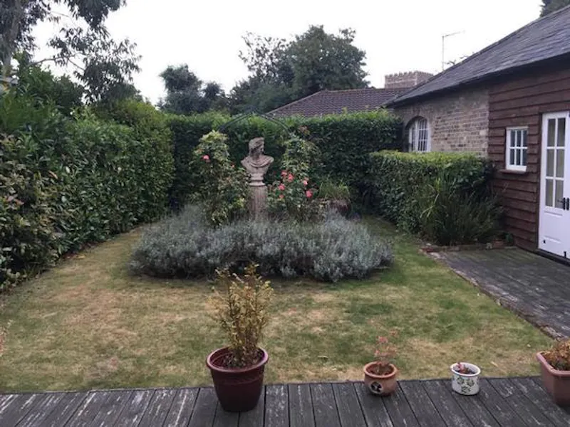 Garden at Traditional Gravesend manor , M296 (photo 26)