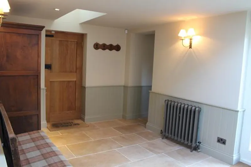 Entrance hall at Medieval Kentish country house, M285 (photo 54)