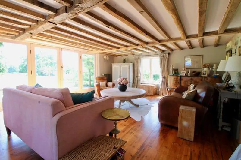 Living Room at Medieval Kentish country house, M285 (photo 23)