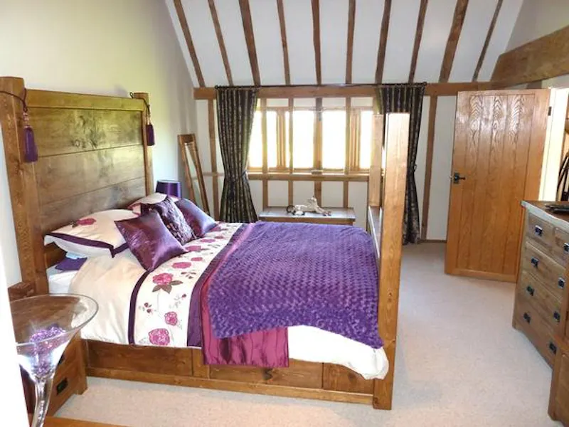 Bedroom at Film location L650 in Essex (photo 19)