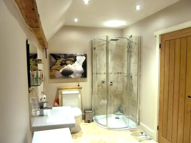 Bathroom at Film location L650 in Essex (photo 22)