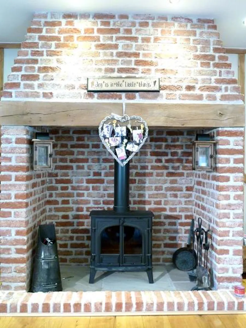 Fireplace at Film location L650 in Essex (photo 34)