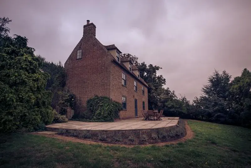 Stylish dark Ely farmhouse, L653 (photo 21)