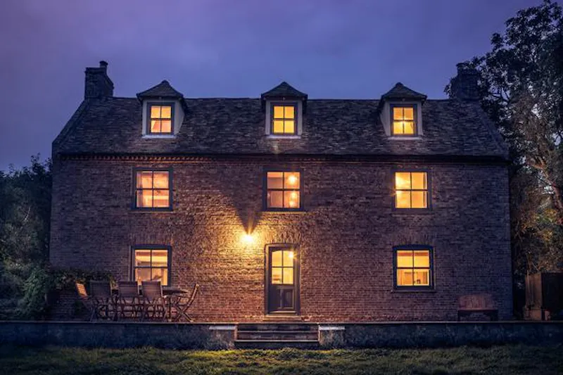 Stylish dark Ely farmhouse, L653 (photo 23)