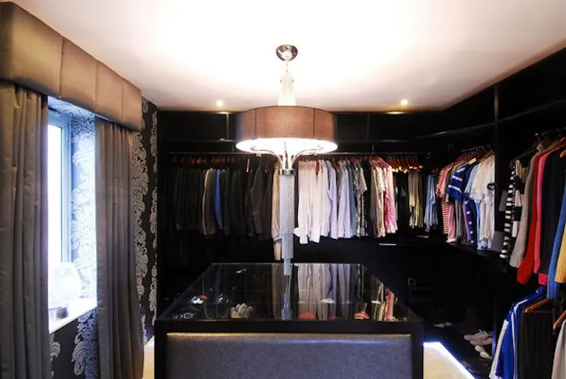 Dressing room at Luxurious Leeds house, D2209 (photo 45)