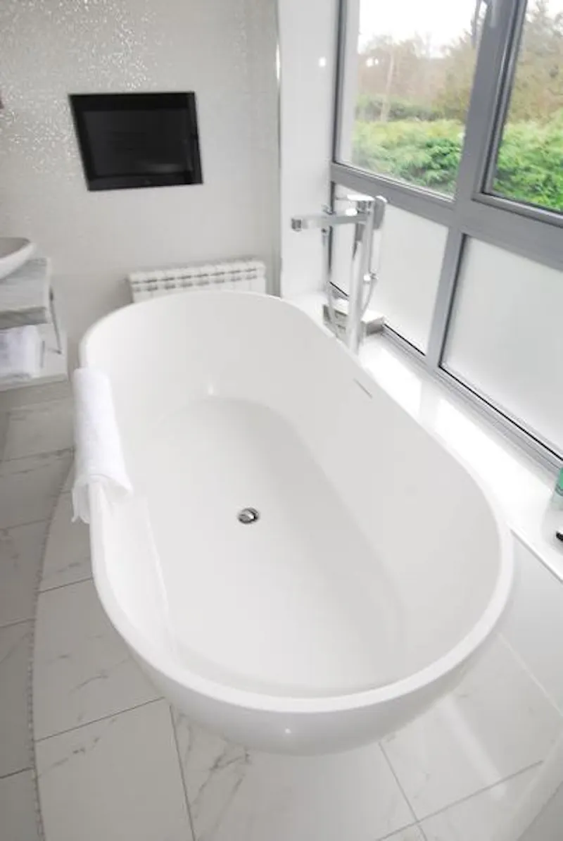 Bathroom at Luxurious Leeds house, D2209 (photo 46)