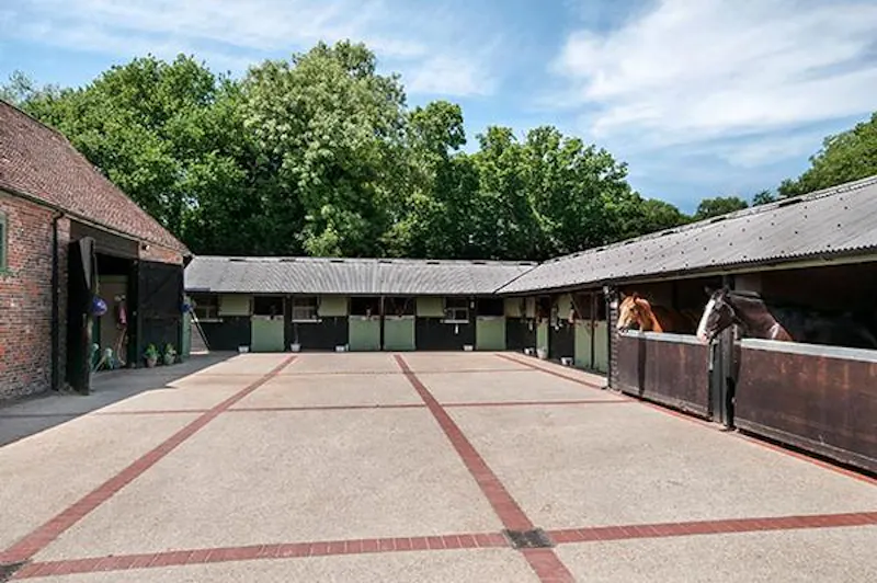 Stable / Outbuildings at Beautiful Botley estate with lake, A1387 (photo 19)