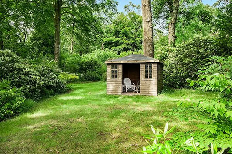 Shed at Beautiful Botley estate with lake, A1387 (photo 25)