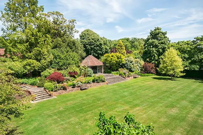 Beautiful Botley estate with lake, A1387 (photo 30)