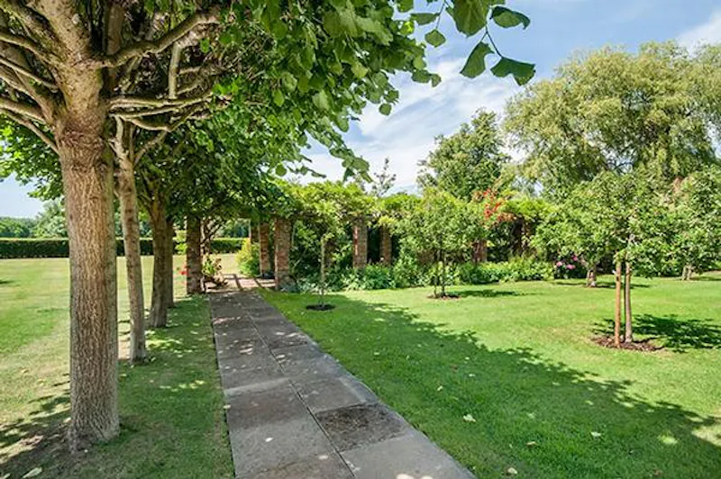 Beautiful Botley estate with lake, A1387 (photo 32)