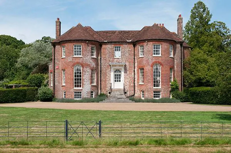 Driveway at Beautiful Botley estate with lake, A1387 (photo 39)
