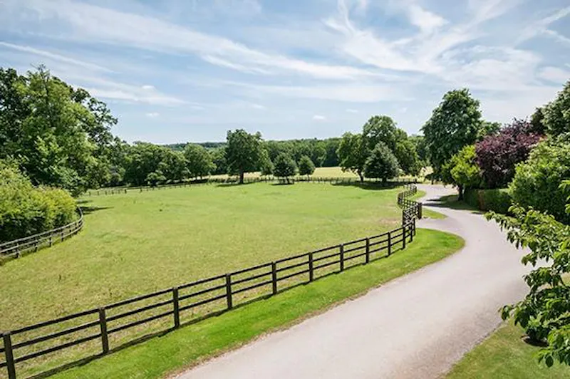 Countryside at Beautiful Botley estate with lake, A1387 (photo 52)