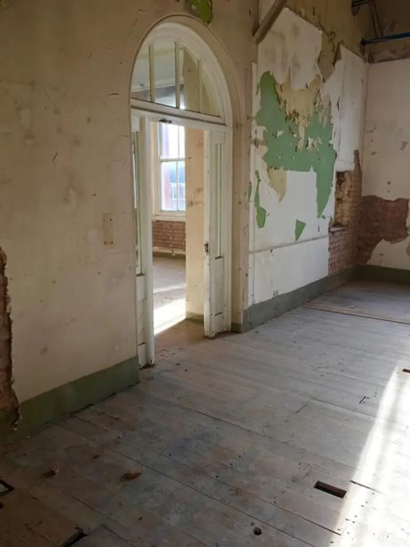 Derelict Wolverhampton studio, N411 (photo 35)