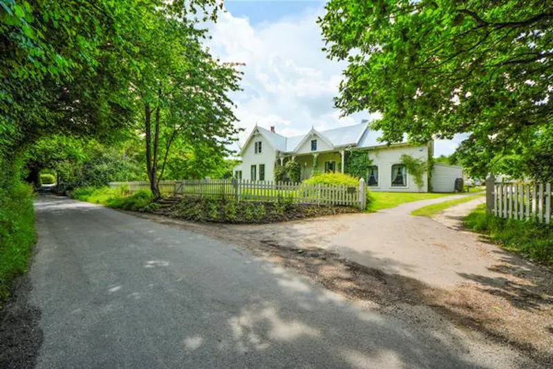 Driveway at Faversham American Homestead, D2256 (photo 75)